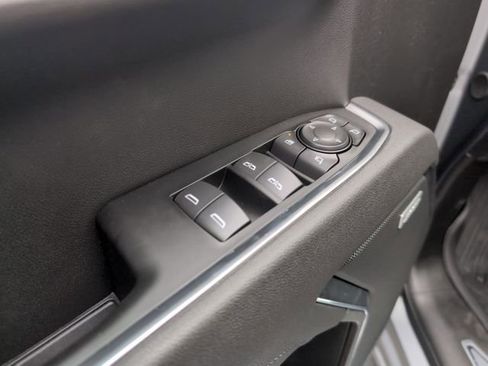 New 2026 GMC Sierra 1500 SLT image 17