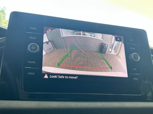 Certified 2025 Volkswagen Jetta SE FWD image 21