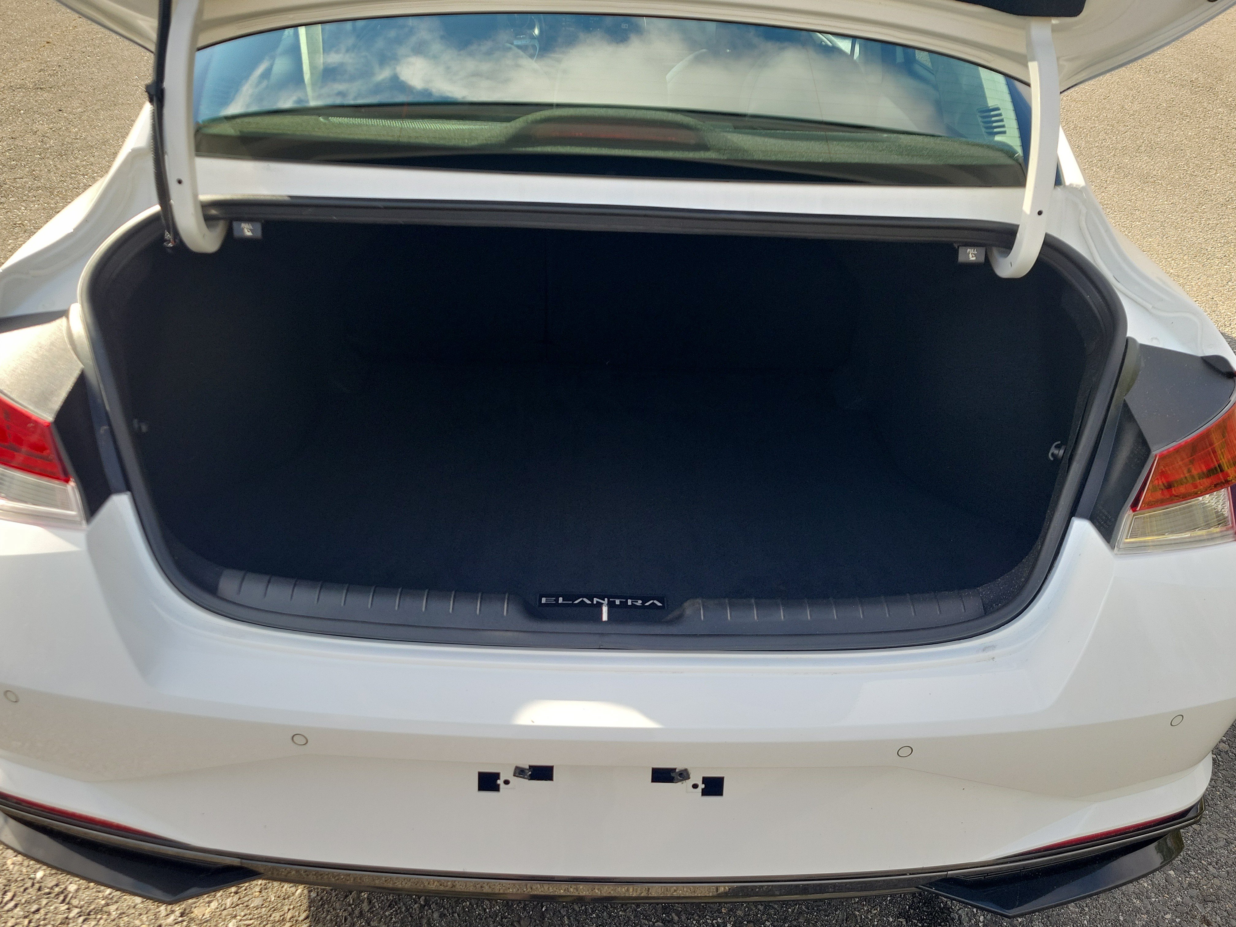 Used 2023 Hyundai Elantra Limited FWD image 17