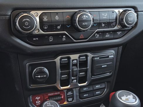 New 2025 Jeep Wrangler Unlimited Rubicon image 13