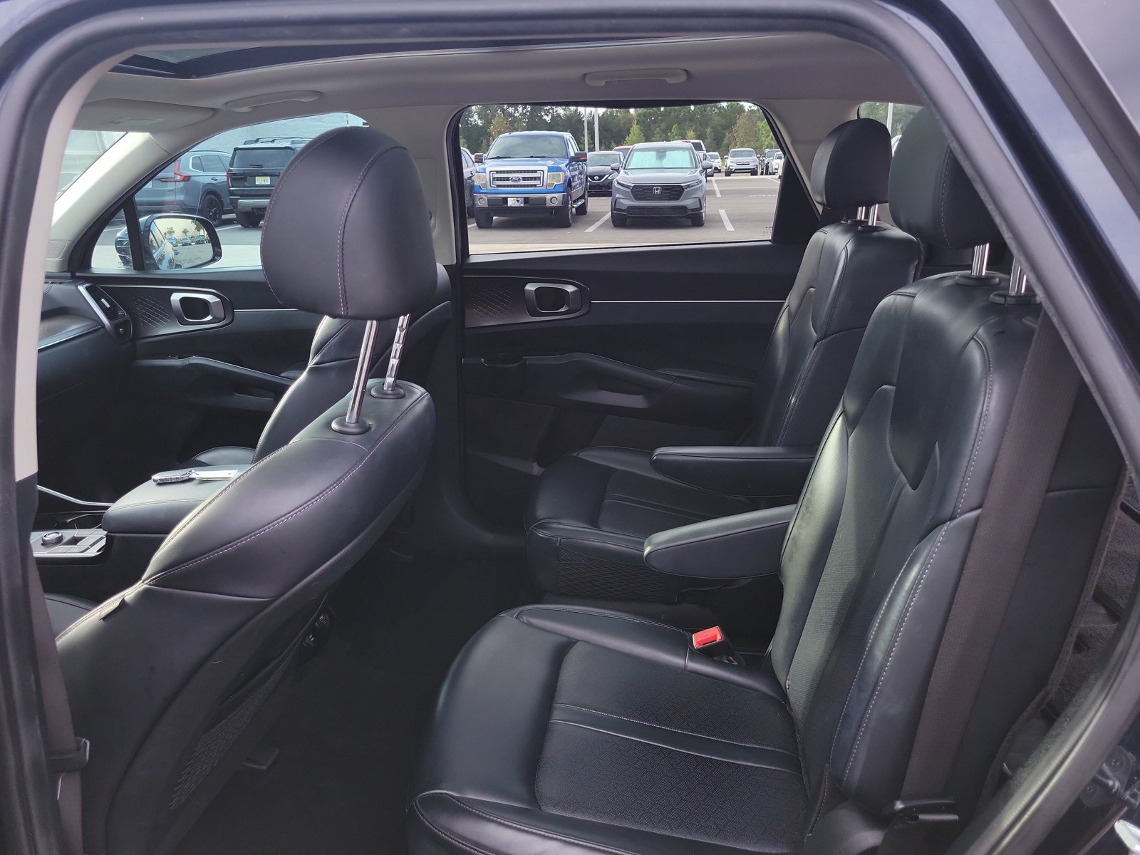 Used 2022 Kia Sorento EX w/ Panoramic Sunroof Package FWD image 28