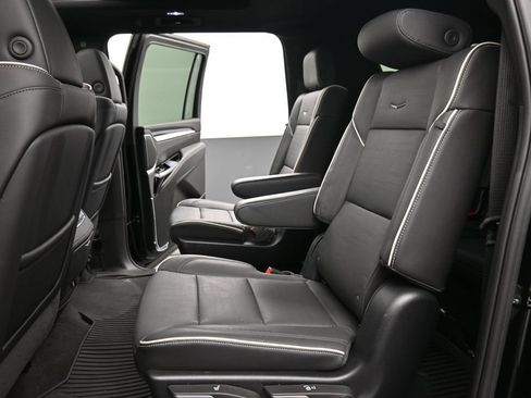Used 2025 Cadillac Escalade ESV Sport w/ Touring Package AWD/4WD image 15