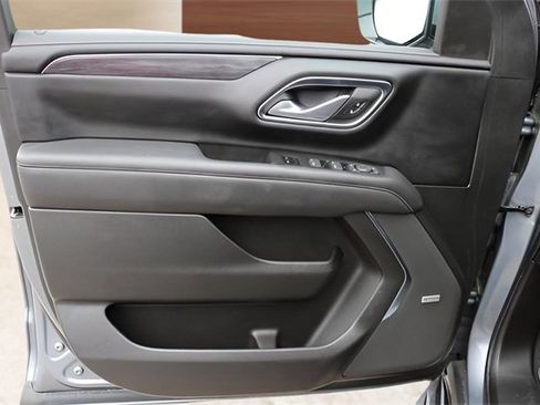 Used 2022 GMC Yukon XL SLT w/ SLT Luxury Package image 9