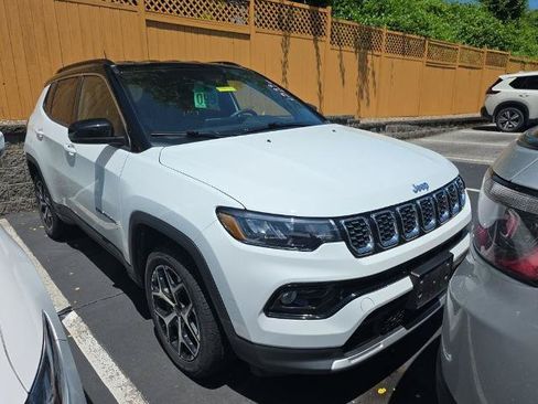 Used 2025 Jeep Compass Limited AWD/4WD image 2