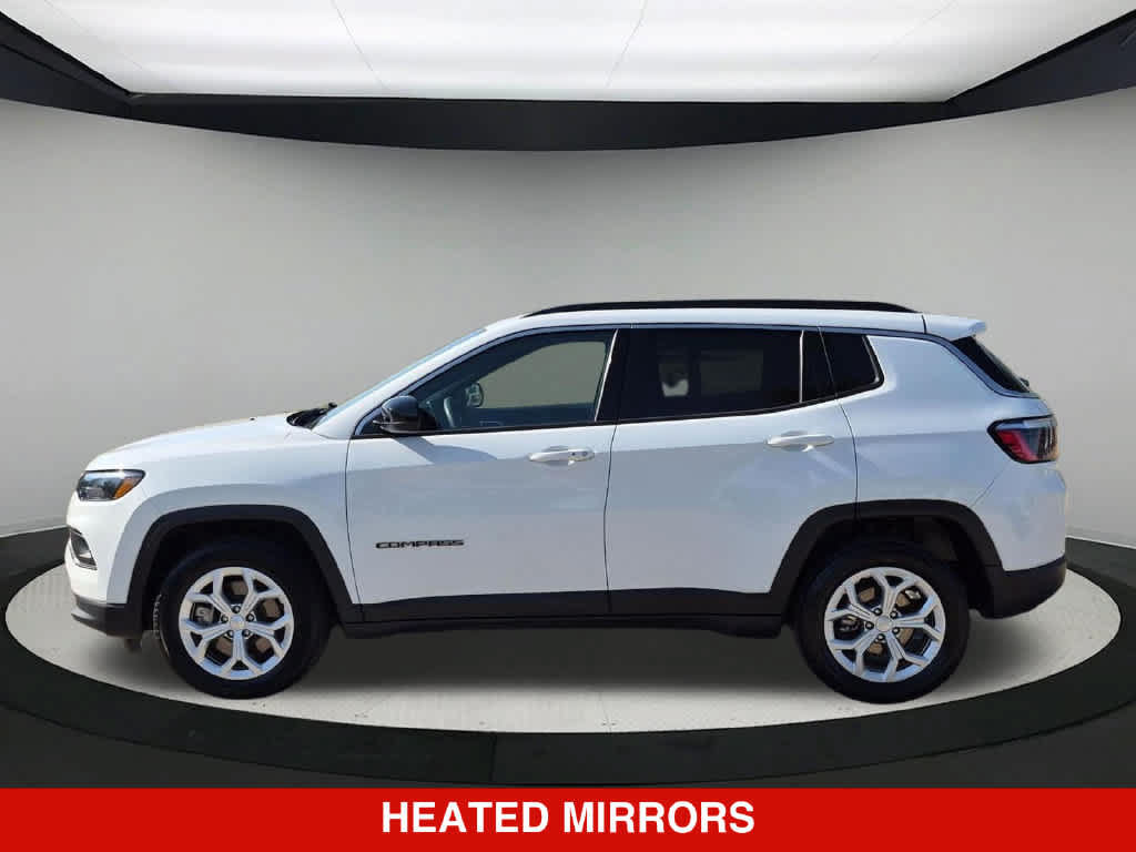 Used 2024 Jeep Compass Latitude AWD/4WD image 3