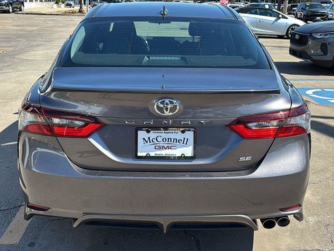 Used 2021 Toyota Camry SE image 6