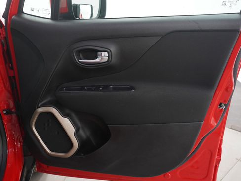 Used 2016 Jeep Renegade Latitude image 11