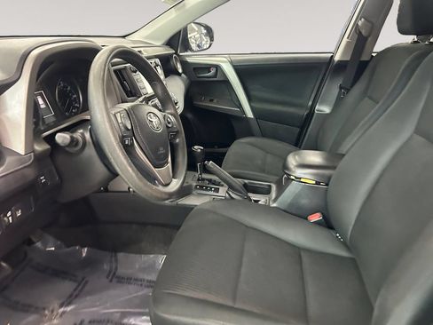 Used 2017 Toyota RAV4 LE AWD/4WD image 9
