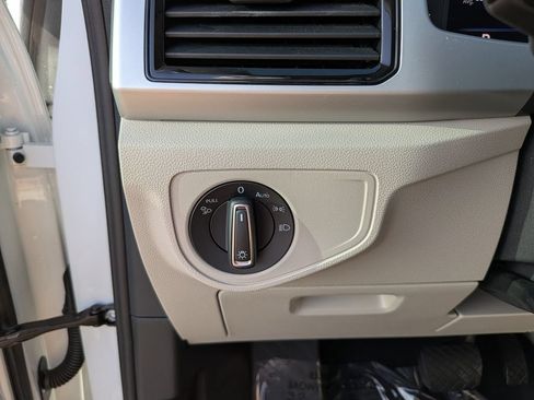 Certified 2023 Volkswagen Atlas SEL AWD/4WD image 28