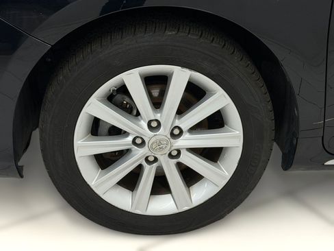 Used 2012 Toyota Camry XLE w/ Leather Pkg image 10