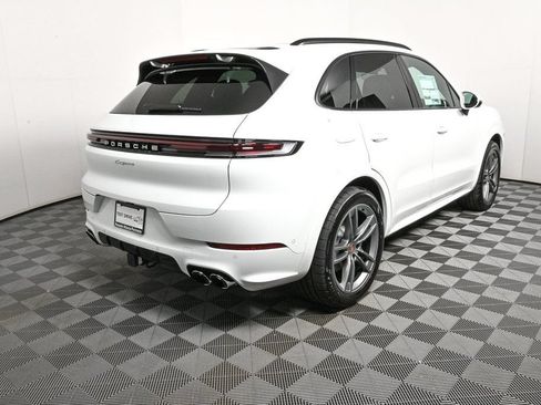 Certified 2026 Porsche Cayenne AWD/4WD image 28