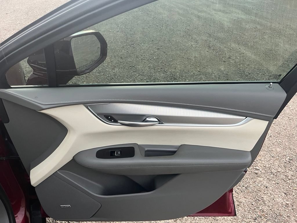 Used 2018 Cadillac XT5 Luxury w/ Driver Awareness Package FWD image 33