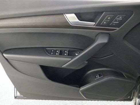 Used 2024 Audi Q5 2.0T Premium w/ Convenience Package image 10