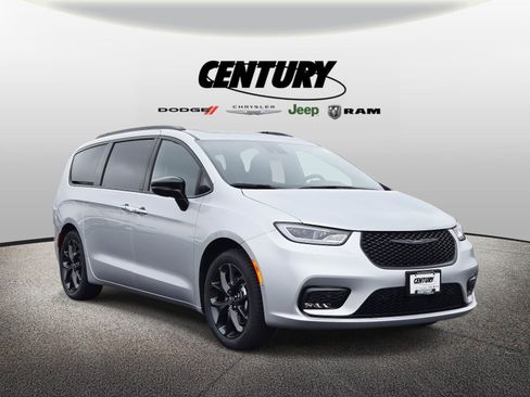 New 2026 Chrysler Pacifica Limited w/ S Appearance Package image 1