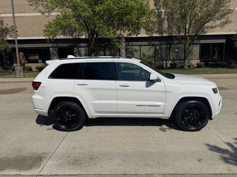 Used 2015 Jeep Grand Cherokee Altitude AWD/4WD image 7