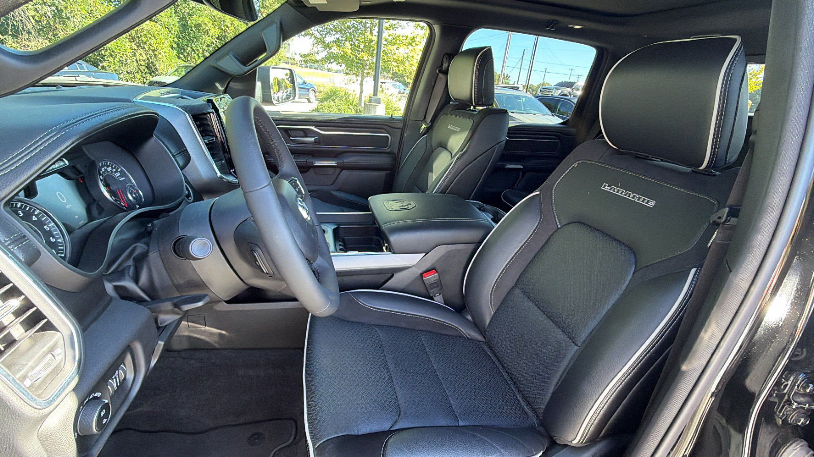 Used 2025 RAM 1500 Laramie w/ Sport Appearance Package AWD/4WD image 19