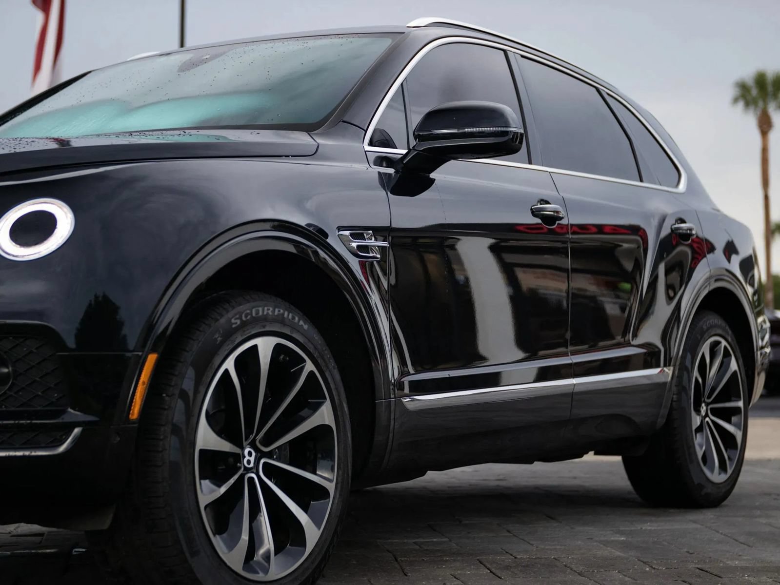 Used 2017 Bentley Bentayga AWD/4WD image 6
