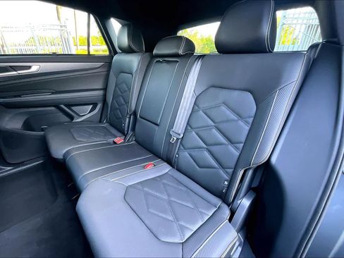 Used 2025 Volkswagen Atlas Cross Sport SE FWD image 20