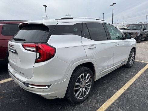 Used 2024 GMC Terrain Denali image 9