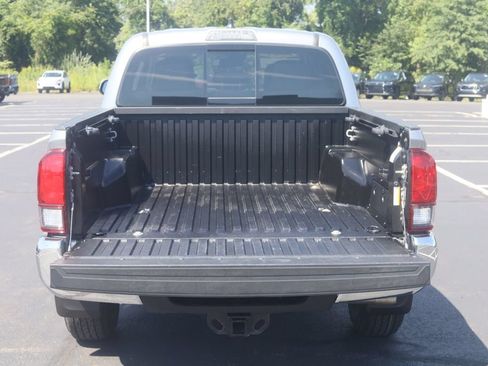 Certified 2021 Toyota Tacoma SR5 AWD/4WD image 19