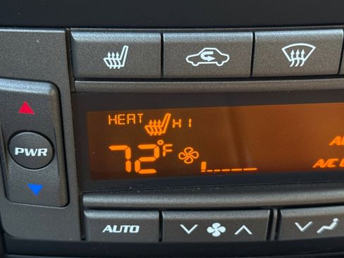 Used 2006 Cadillac XLR image 25