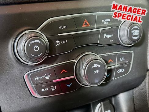 Used 2023 Dodge Charger SXT image 17