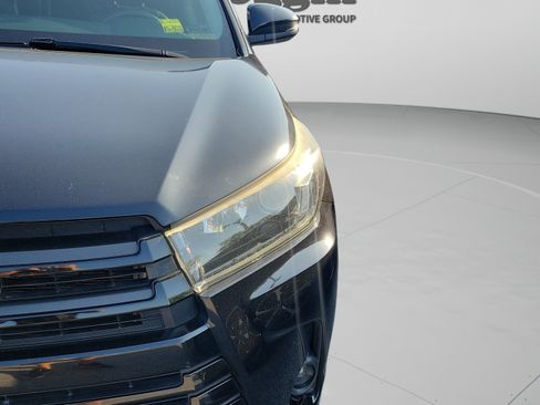 Used 2019 Toyota Highlander SE AWD/4WD image 10
