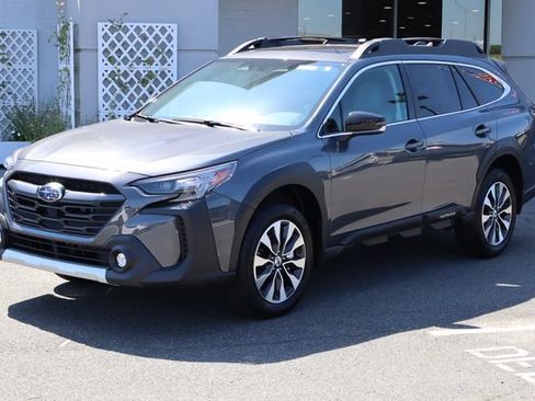 Used 2025 Subaru Outback Limited w/ Popular Package #2 AWD/4WD image 2