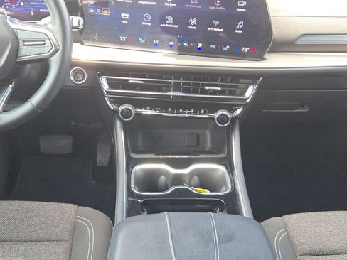 Used 2024 Chevrolet Traverse LT w/ Enhanced Driving Package FWD image 11