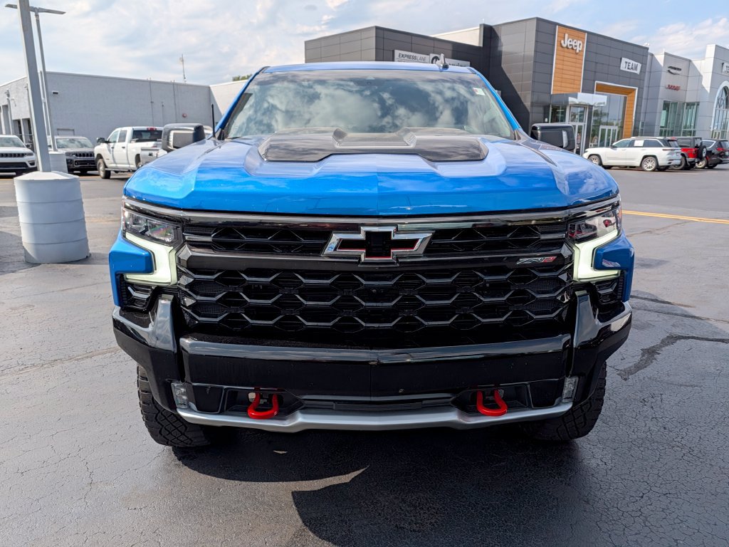 Used 2022 Chevrolet Silverado 1500 ZR2 w/ Technology Package AWD/4WD image 2
