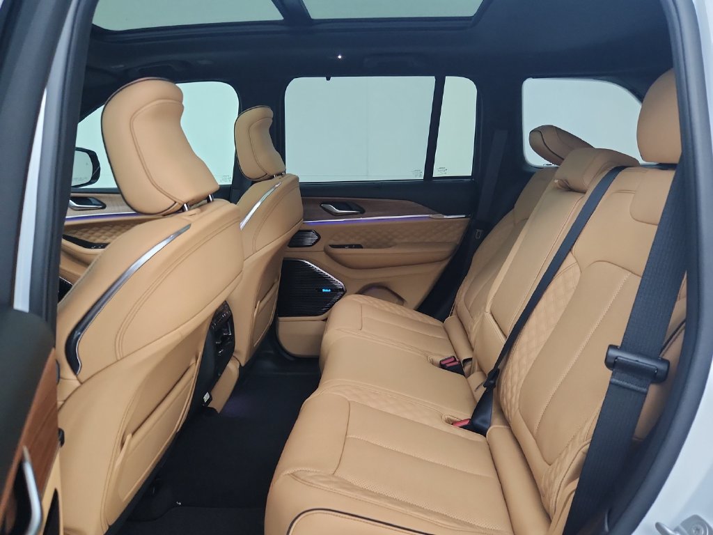 New 2027 Jeep Grand Cherokee Summit AWD/4WD image 32