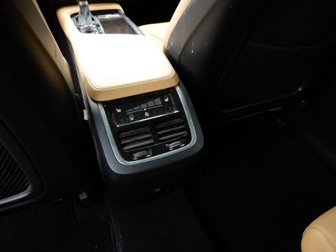 Used 2019 Volvo XC90 T6 Momentum w/ Advanced Package image 21