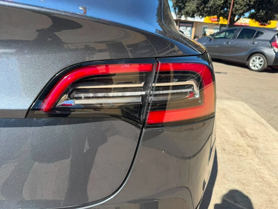Used 2018 Tesla Model 3 Mid Range RWD image 16