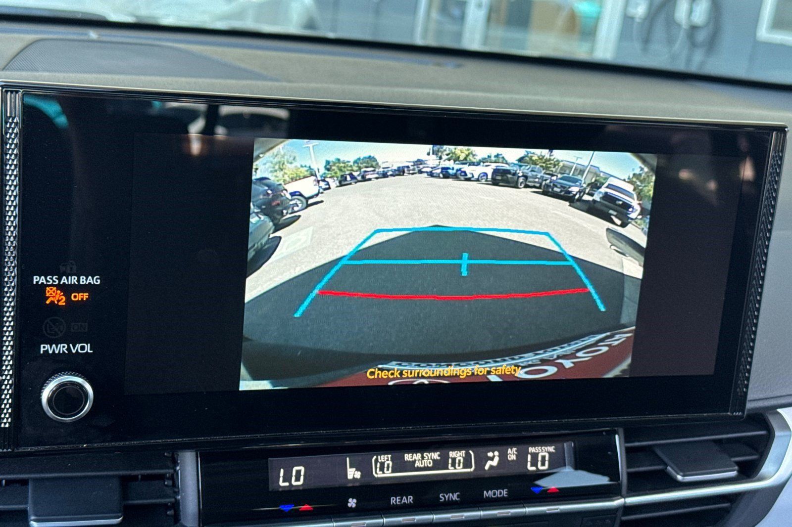 Used 2026 Toyota Sienna XLE FWD image 21