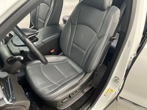 Used 2024 Buick Enclave Premium image 9
