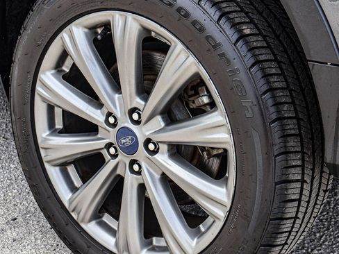 Used 2018 Ford Escape Titanium w/ Ford Safe & Smart Package AWD/4WD image 11