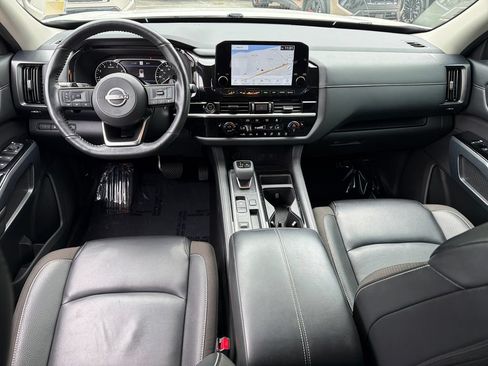 Certified 2024 Nissan Pathfinder SL FWD image 14