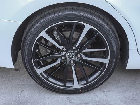 Used 2018 Toyota Camry XSE image 12