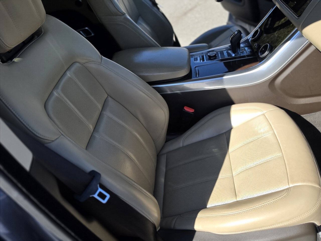 Used 2019 Land Rover Range Rover Sport HSE AWD/4WD image 36