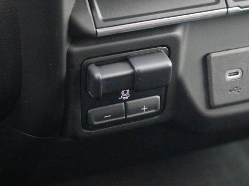 Used 2022 Chevrolet Silverado 2500 Custom w/ Custom Convenience Package image 28