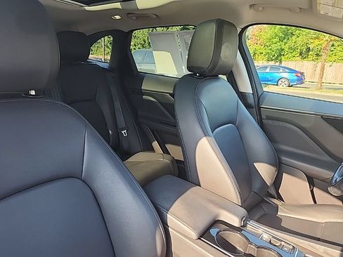 Used 2017 Jaguar F-PACE Premium AWD/4WD image 20