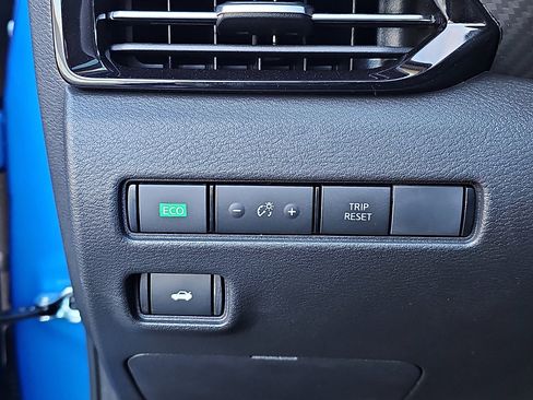 Used 2025 Nissan Sentra SR w/ SR Premium Package image 25