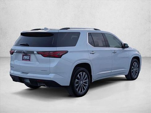 Used 2023 Chevrolet Traverse Premier FWD image 5