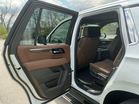 New 2026 Chevrolet Tahoe High Country AWD/4WD image 16