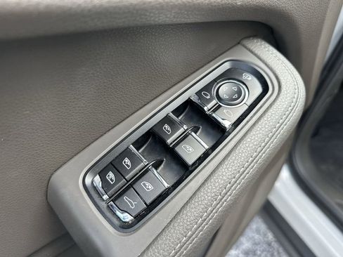 Used 2023 Porsche Macan image 17