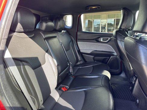 Certified 2025 Jeep Compass Latitude image 37