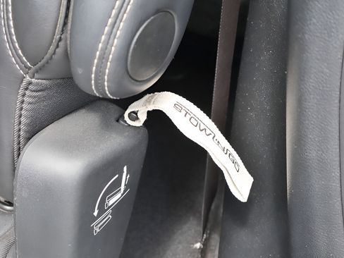 Used 2025 Chrysler Pacifica Select FWD image 16