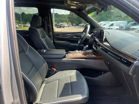 Used 2024 Cadillac Escalade Premium Luxury AWD/4WD image 11