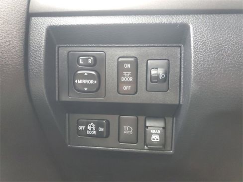 Used 2020 Toyota Tundra SR5 w/ SR5 Upgrade Package image 32