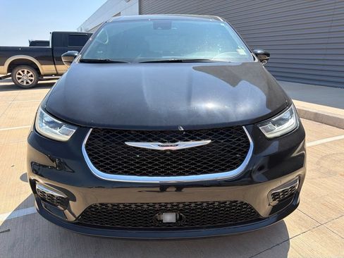 Used 2025 Chrysler Pacifica Select FWD image 8